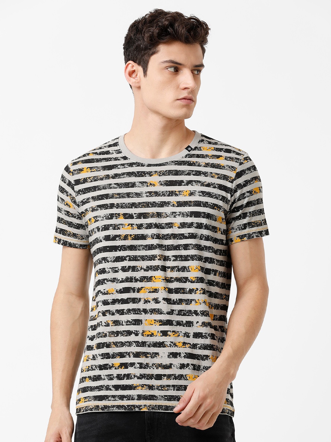 

WROGN Men Grey & Black Striped Raw Edge Slim Fit T-shirt