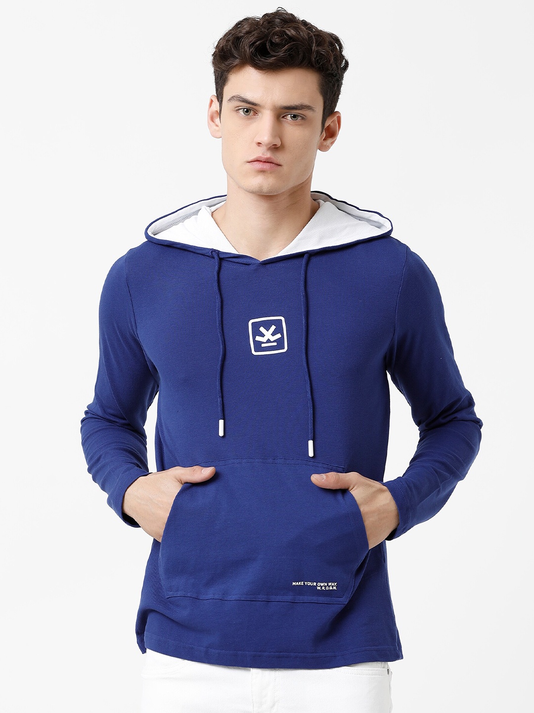

WROGN Men Blue & White Printed Slim Fit T-shirt