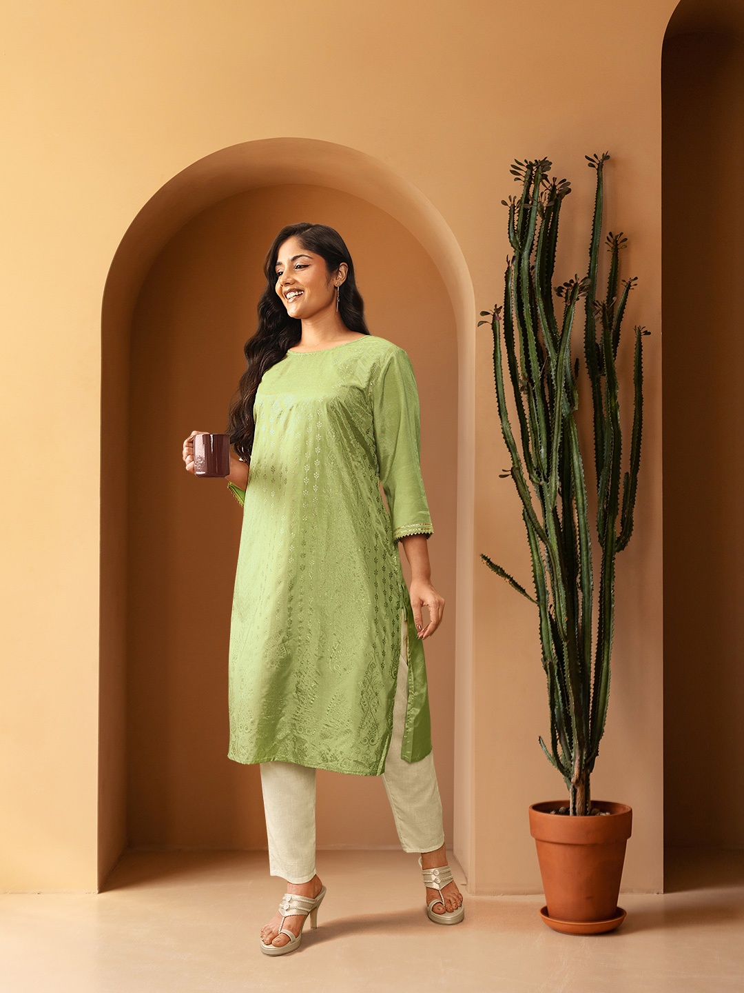 

Sztori Plus Size Ethnic Motifs Foil Print Kurta, Green