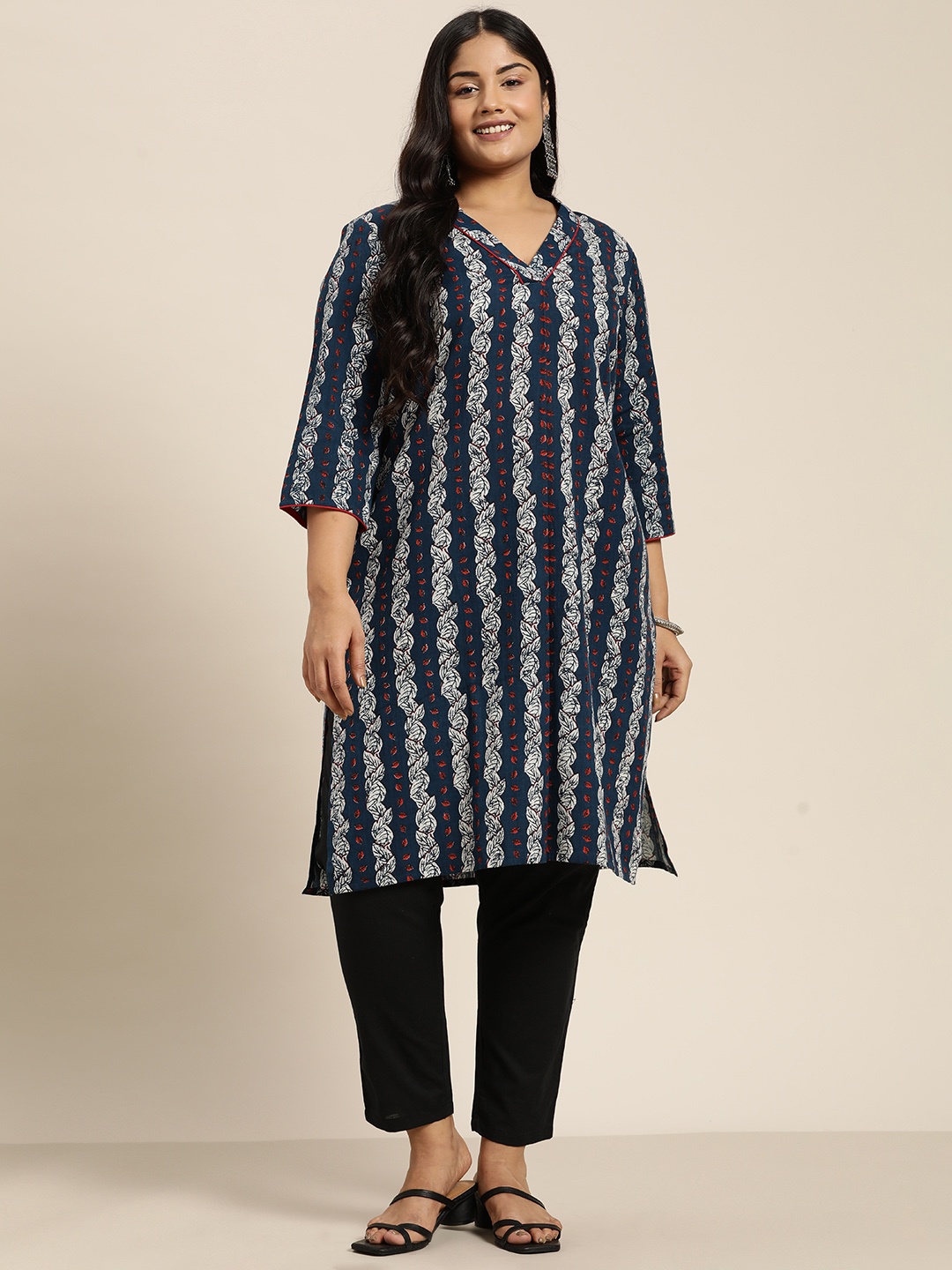 

Sztori Plus Size Floral Print V-Neck Straight Kurta, Navy blue