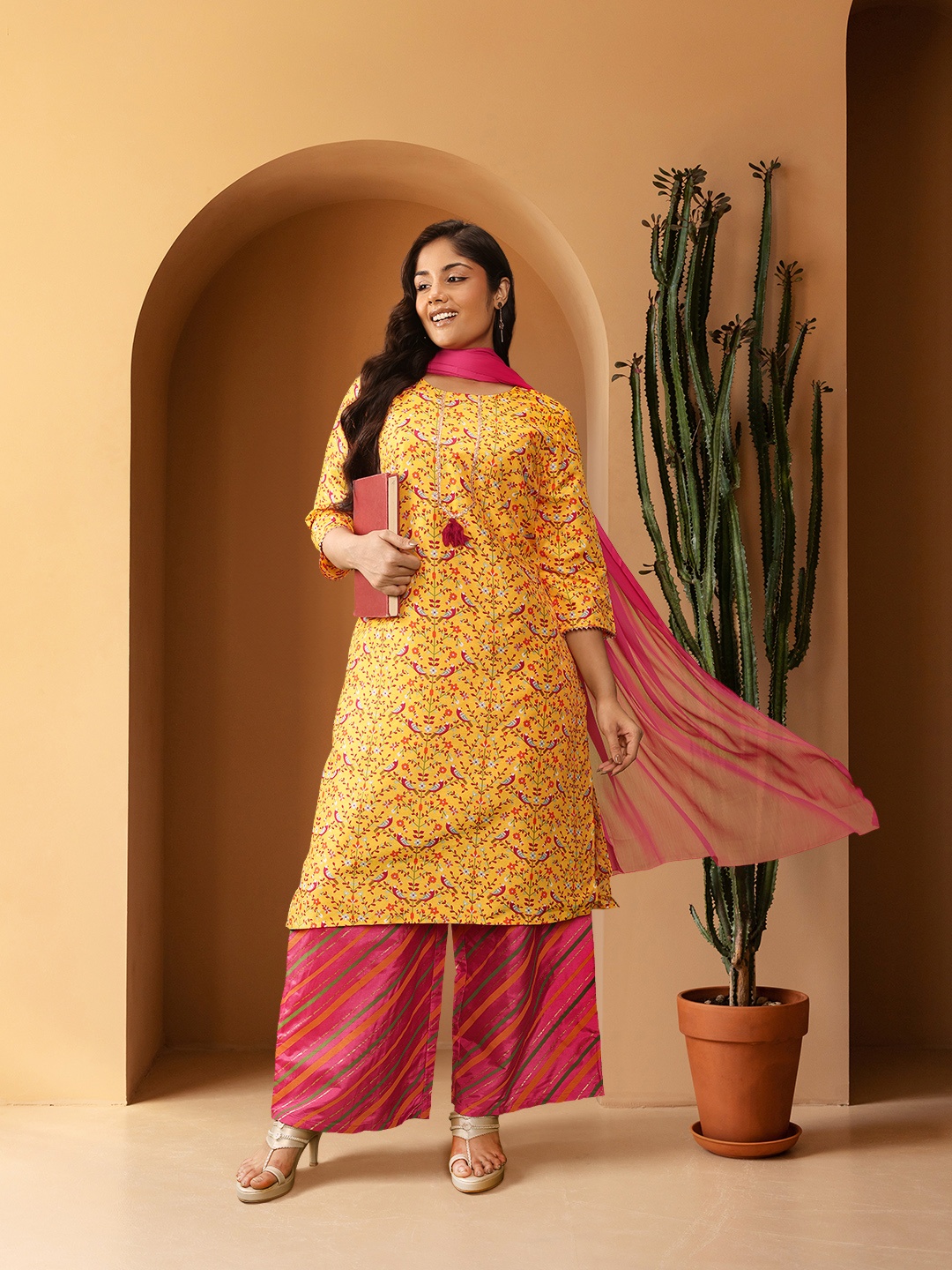 

Sztori Plus Size Ethnic Motifs Printed Kurta with Palazzos & Dupatta, Yellow