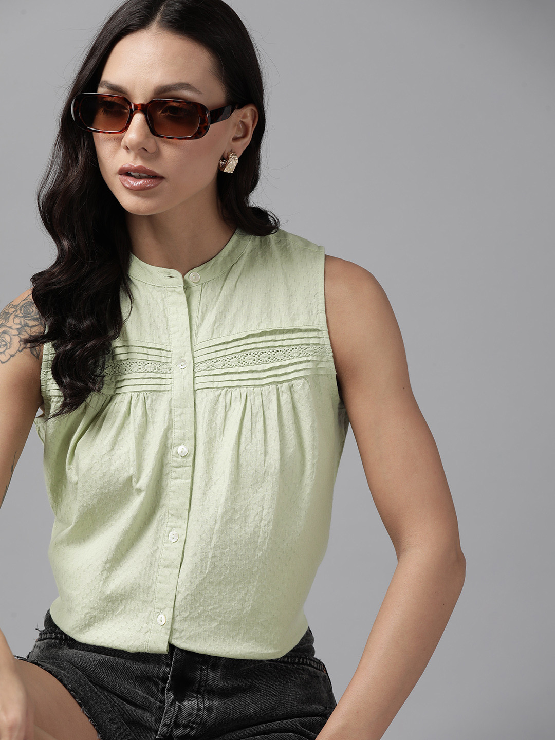 

The Roadster Lifestyle Co. Pure Cotton Lace Insets Pleated Detail Sleeveless Casual Shirt, Green