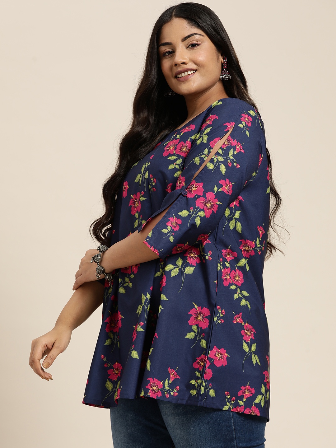 

Sztori Plus Size Floral Square Neck Panelled Kurti, Navy blue