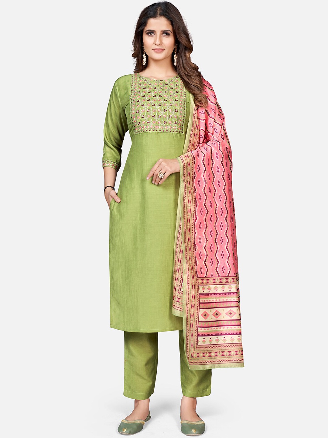 

Vbuyz Women Floral Embroidered Thread Work Kurta with Trousers & Dupatta, Green