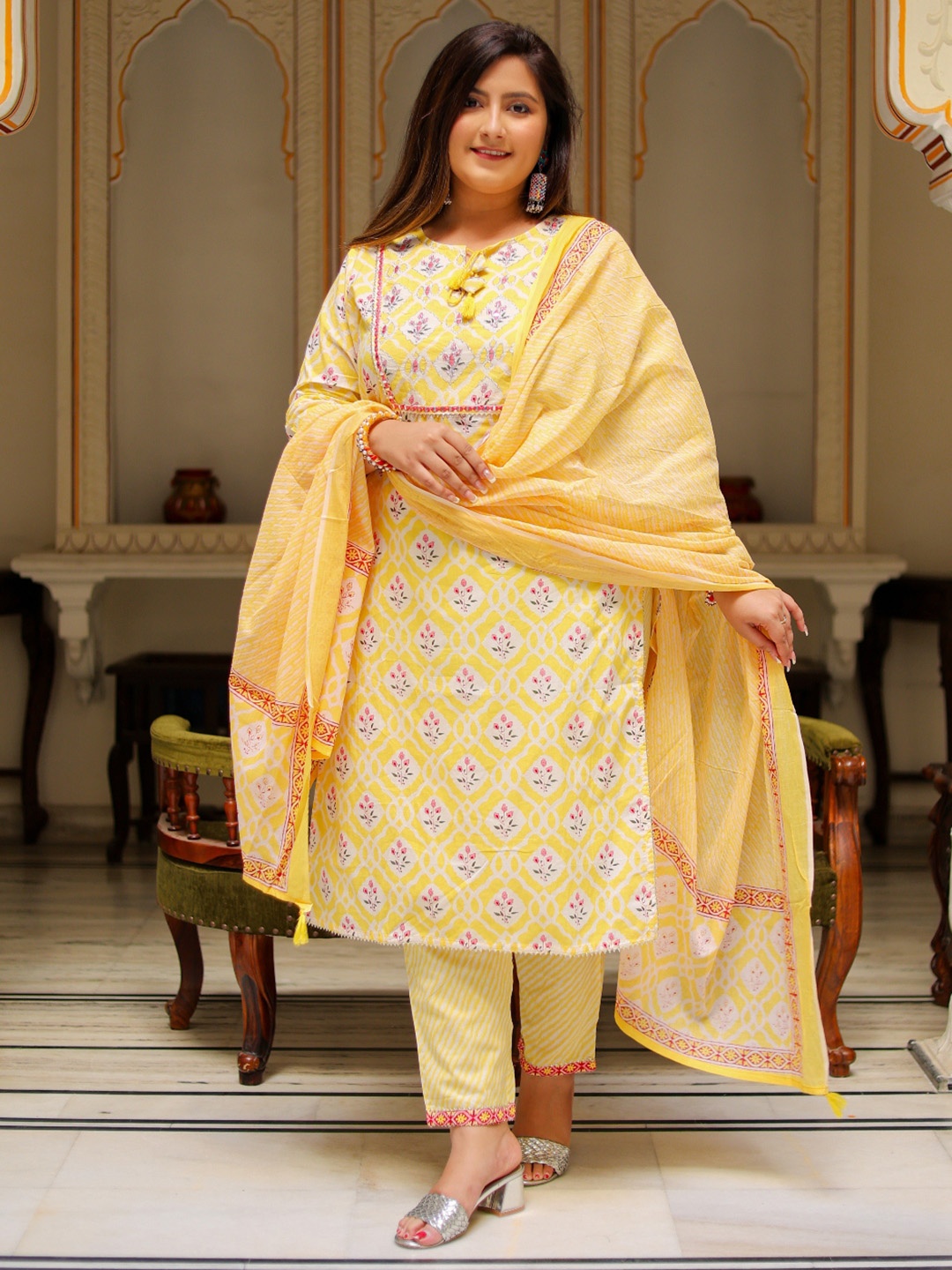 

YASH GALLERY Women Floral Printed Pure Cotton Kurta with Trousers & Dupatta, Yellow