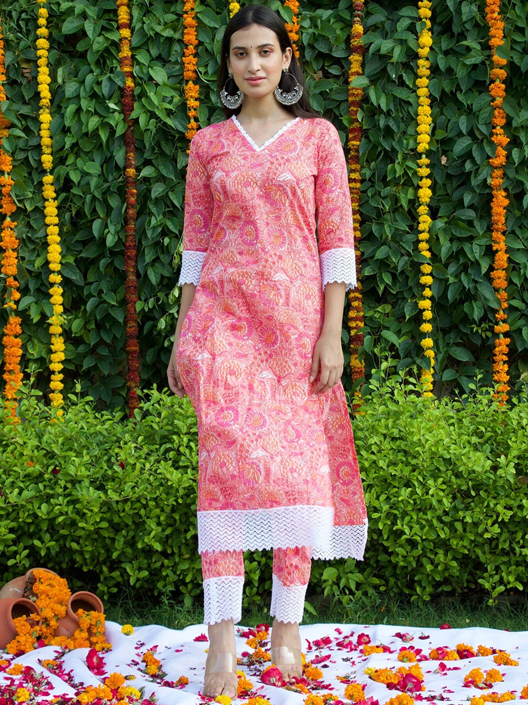 

OneWe Women Floral Printed Pure Cotton Kurta with Trousers, Pink