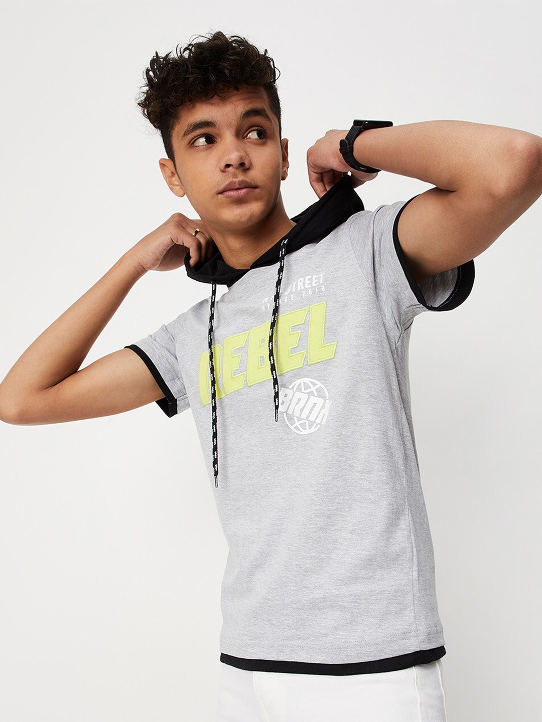 

max Boys Grey Typography Printed Cotton T-shirt