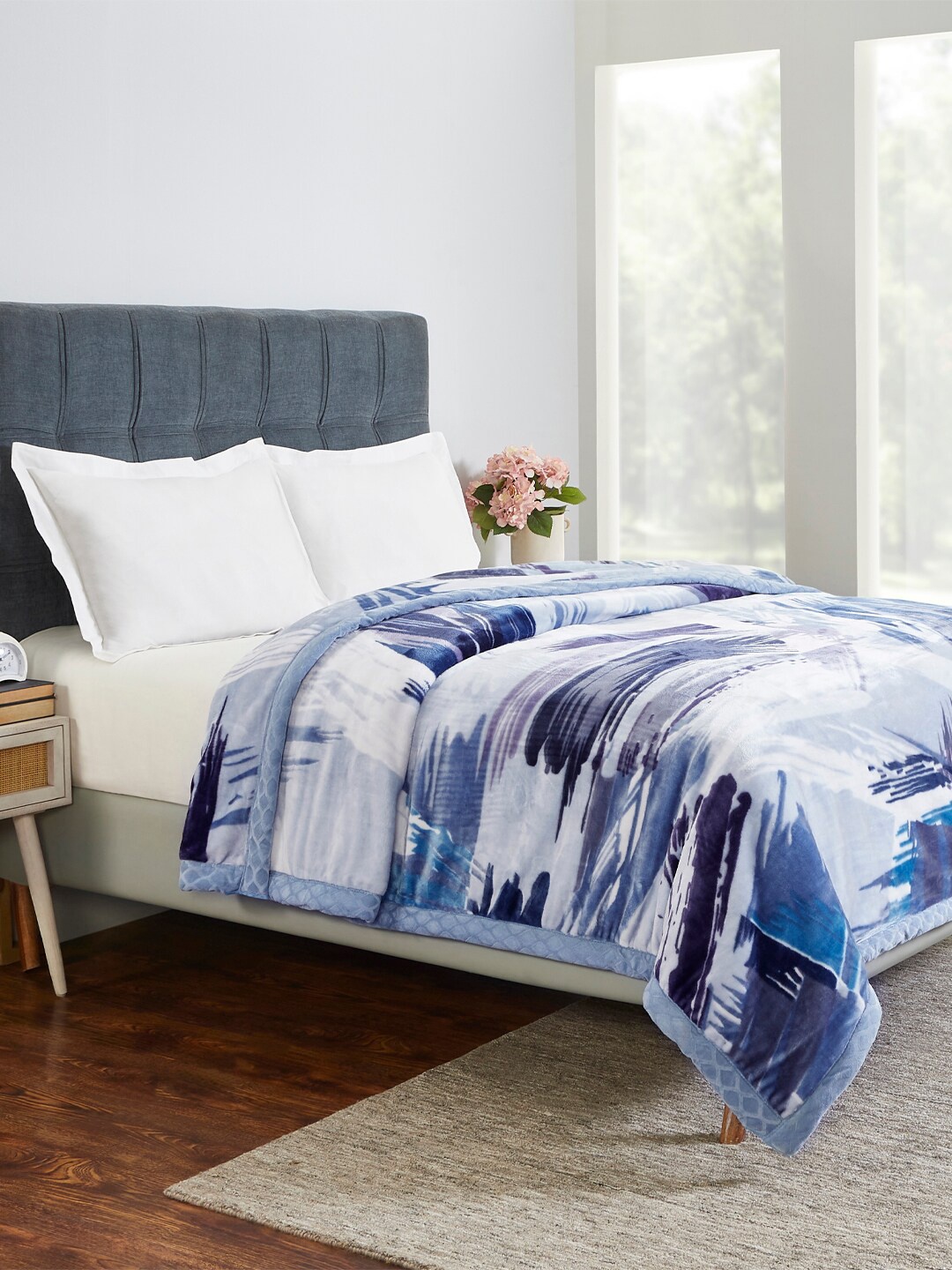 

Trident Blue & White AC Room 600 GSM Double Bed Blanket