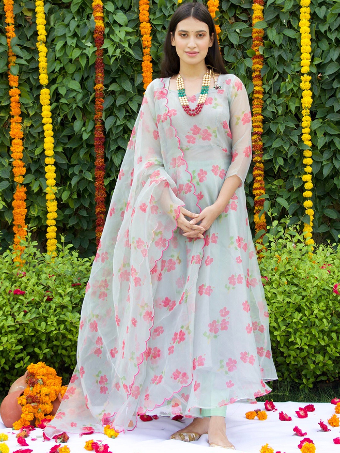 

OneWe Women Floral Printed Anarkali Kurta with Trousers & Dupatta, Sea green