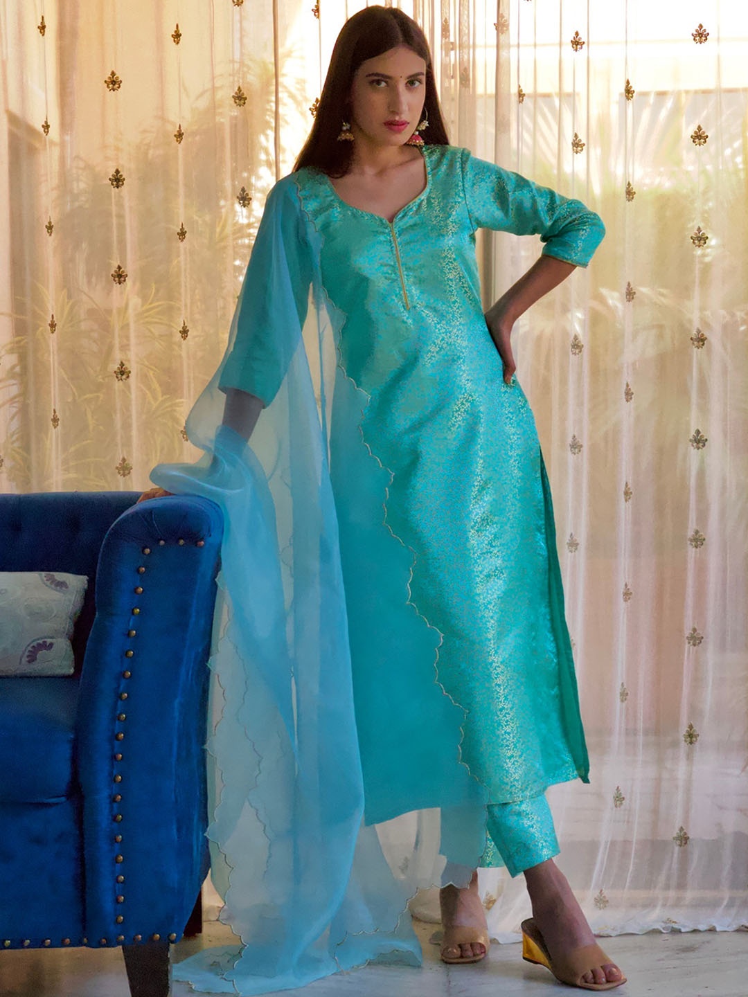 

OneWe Women Regular Pure Silk Kurta with Trousers & Dupatta, Blue