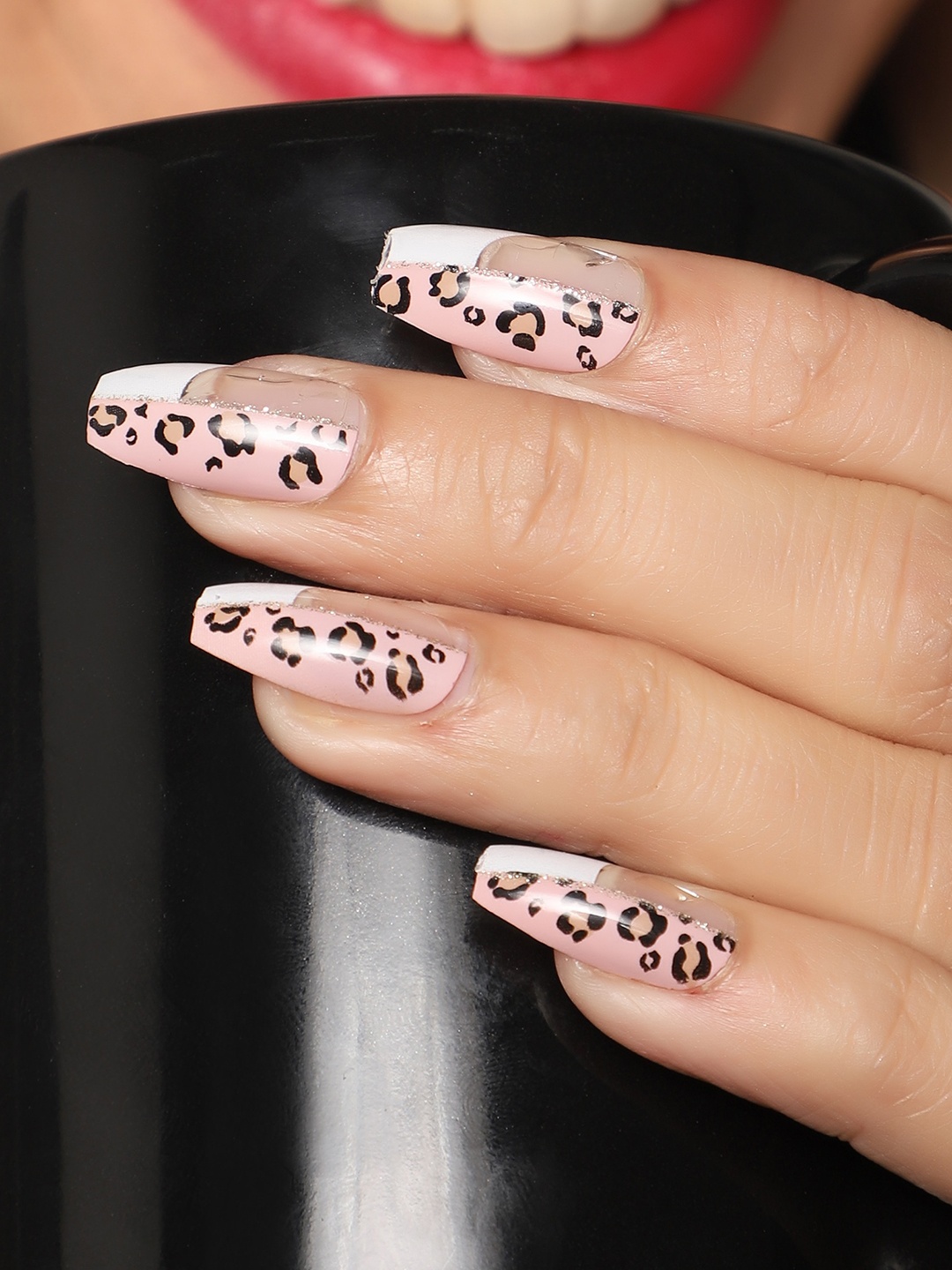 

LICK 12 Pcs Nude Artificial Reusable Stick On Nails With Application Kit