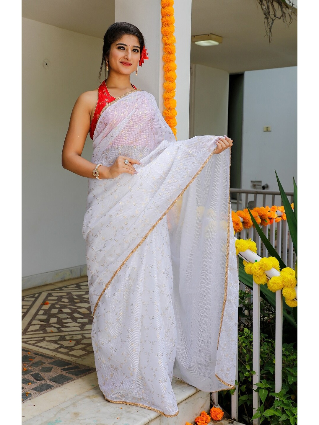 

Indi INSIDE White & Gold-Toned Embellished Kota Saree