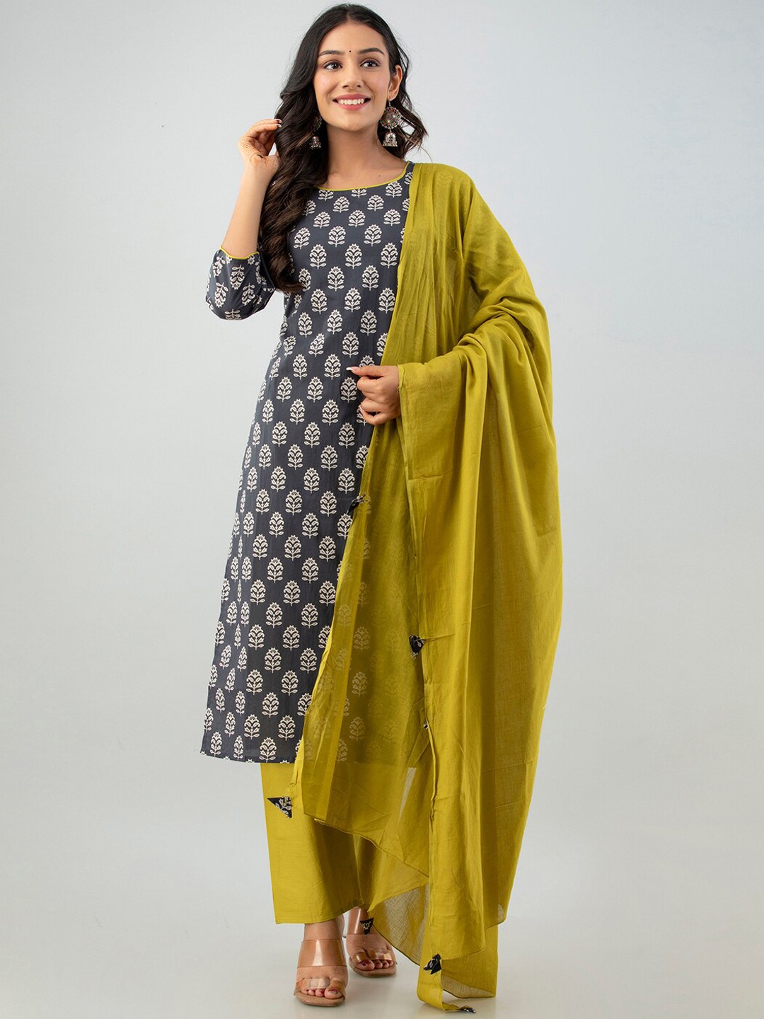 

Fusion Threads Women Navy Blue Floral Printed Pure Cotton Kurta with Trousers