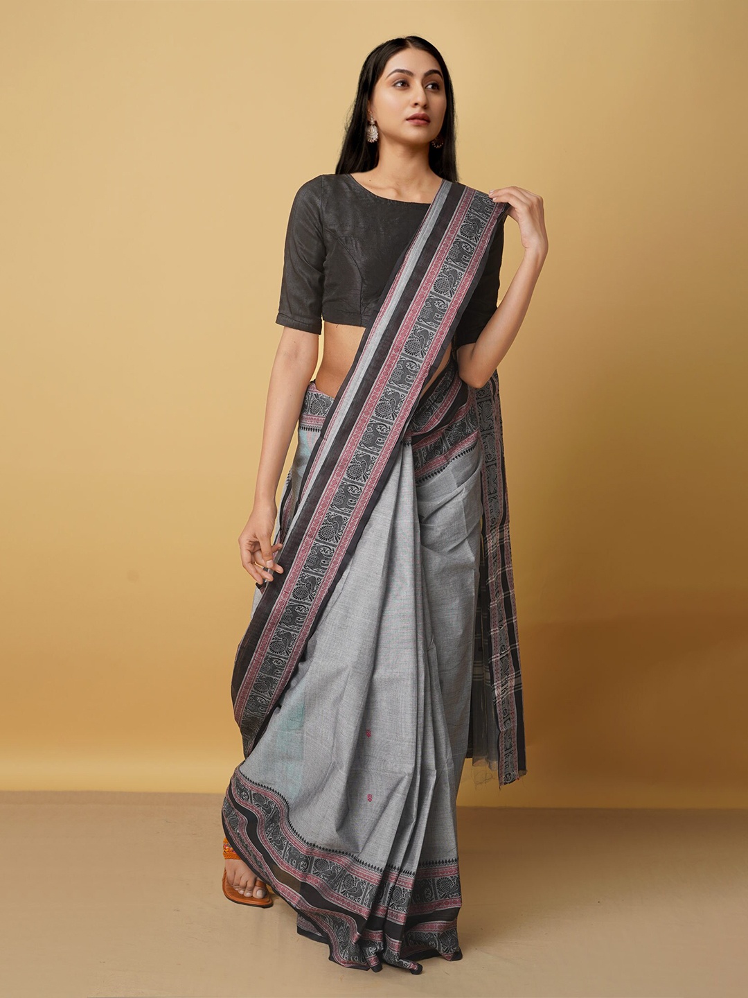 

Unnati Silks Grey & Black Ethnic Motifs Pure Cotton Kanjeevaram Saree