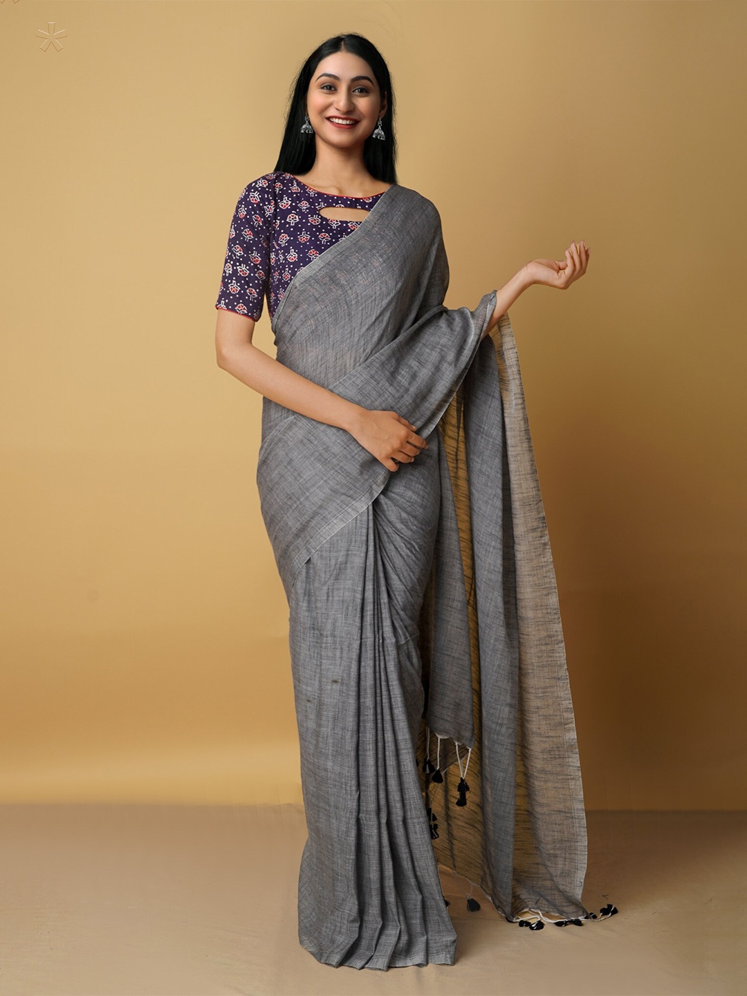 

Unnati Silks Grey Pure Linen Jamdani Saree