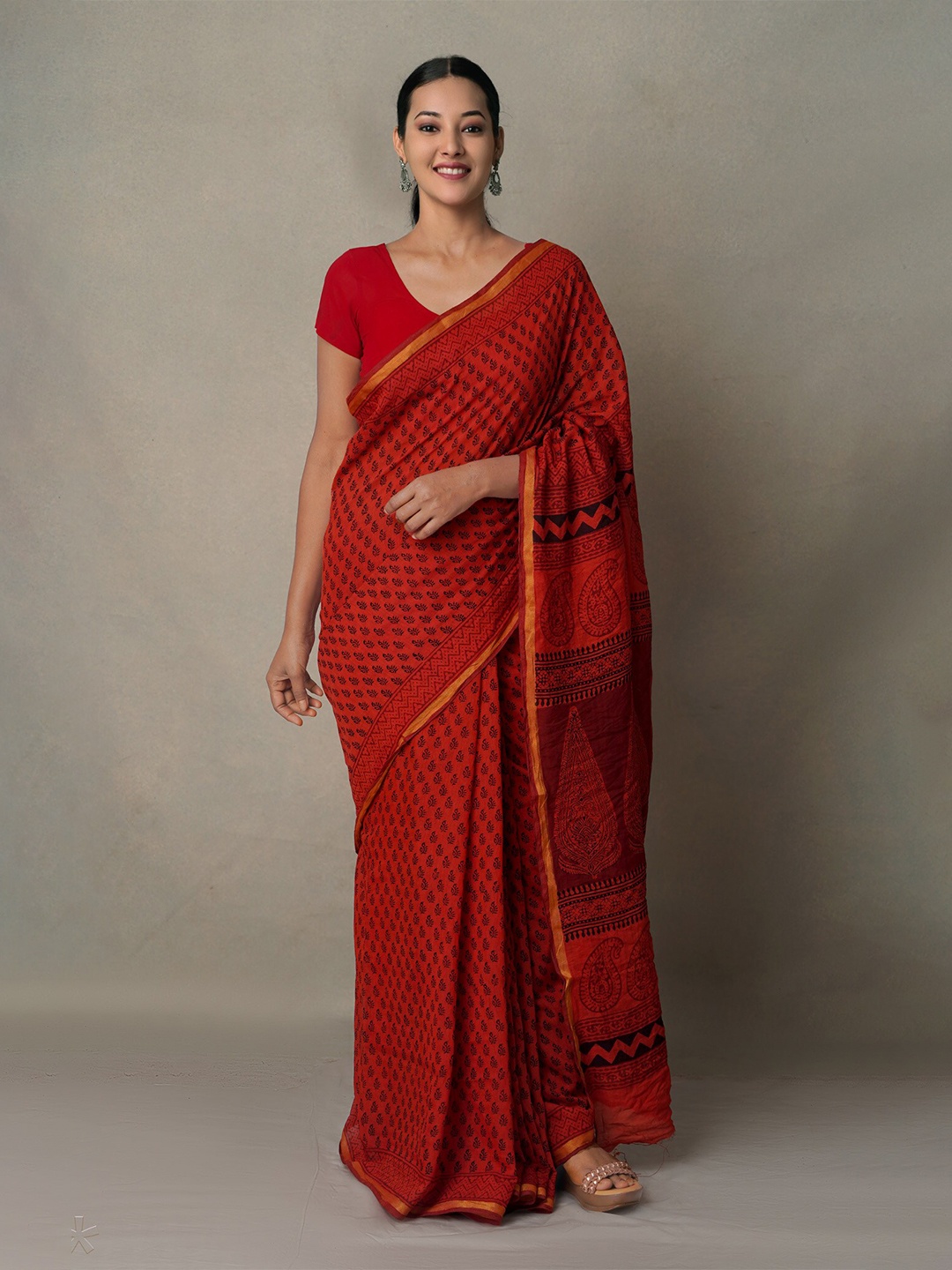 

Unnati Silks Red & Black Bagh Zari Chanderi Saree