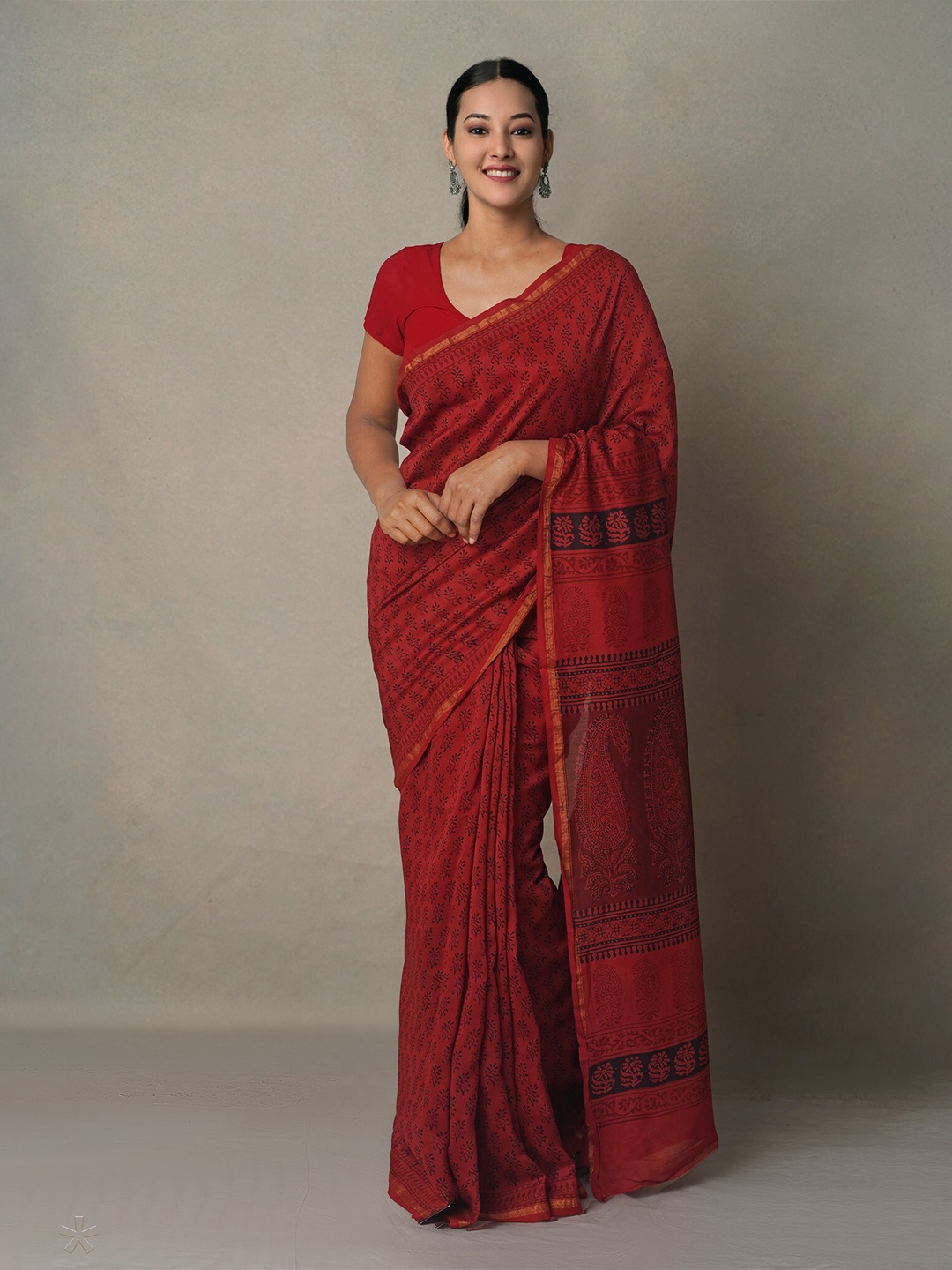 

Unnati Silks Red & Gold-Toned Bagh Zari Pure Cotton Chanderi Saree