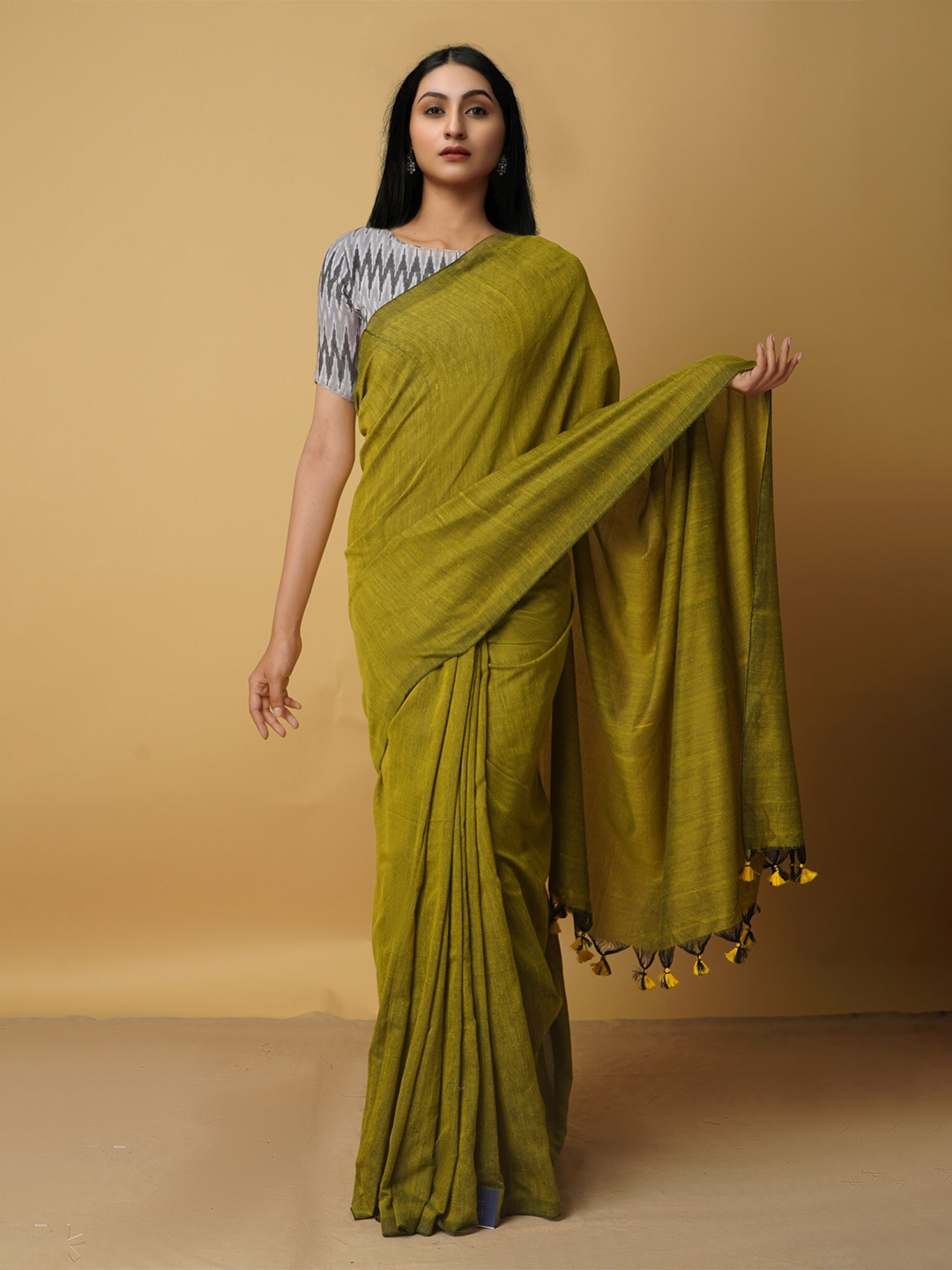 

Unnati Silks Yellow Pure Linen Jamdani Saree