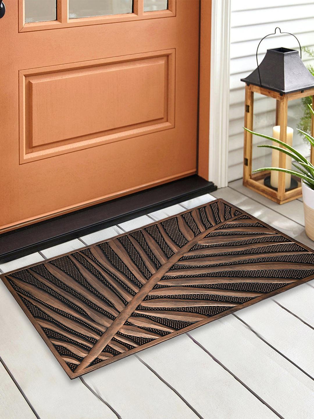 

Athome by Nilkamal Black & Copper-Toned Metallic Palm Leave Design Rubber Doormat