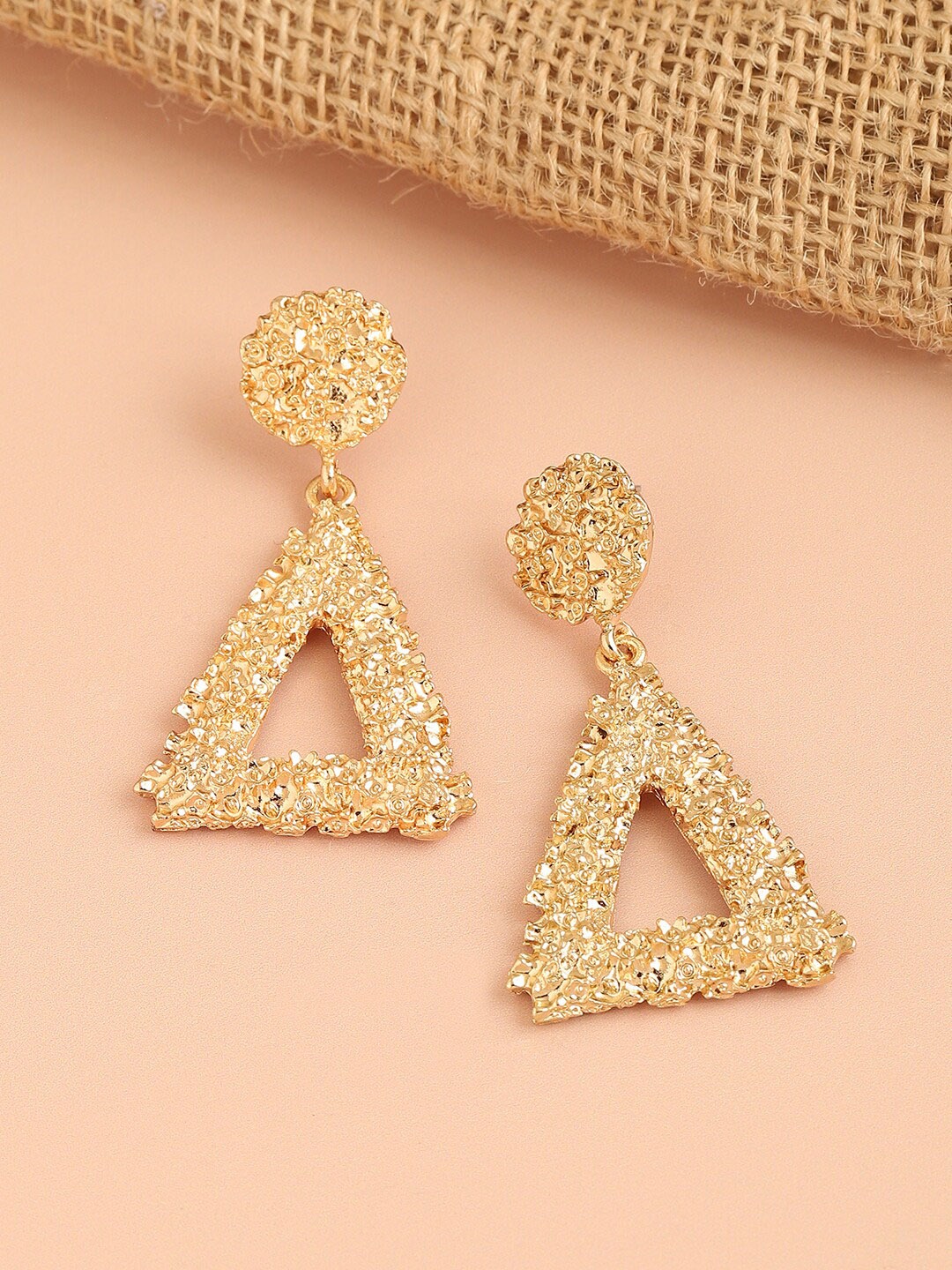 

SOHI Gold-Toned & Gold-Plated Contemporary Drop Earrings