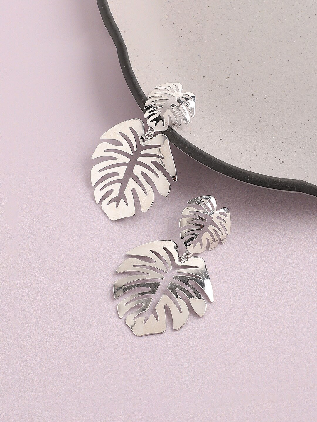 

SOHI Women Silver-Plated Leaf Shaped Drop Earrings