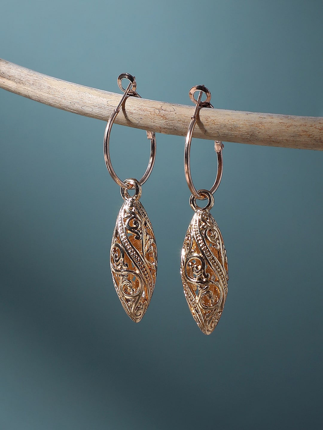 

SOHI Women Gold Plated Leaf Shaped Drop Earrings
