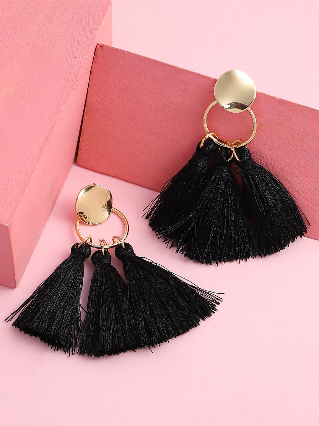 

SOHI Gold-Plated & Black Contemporary Drop Earrings