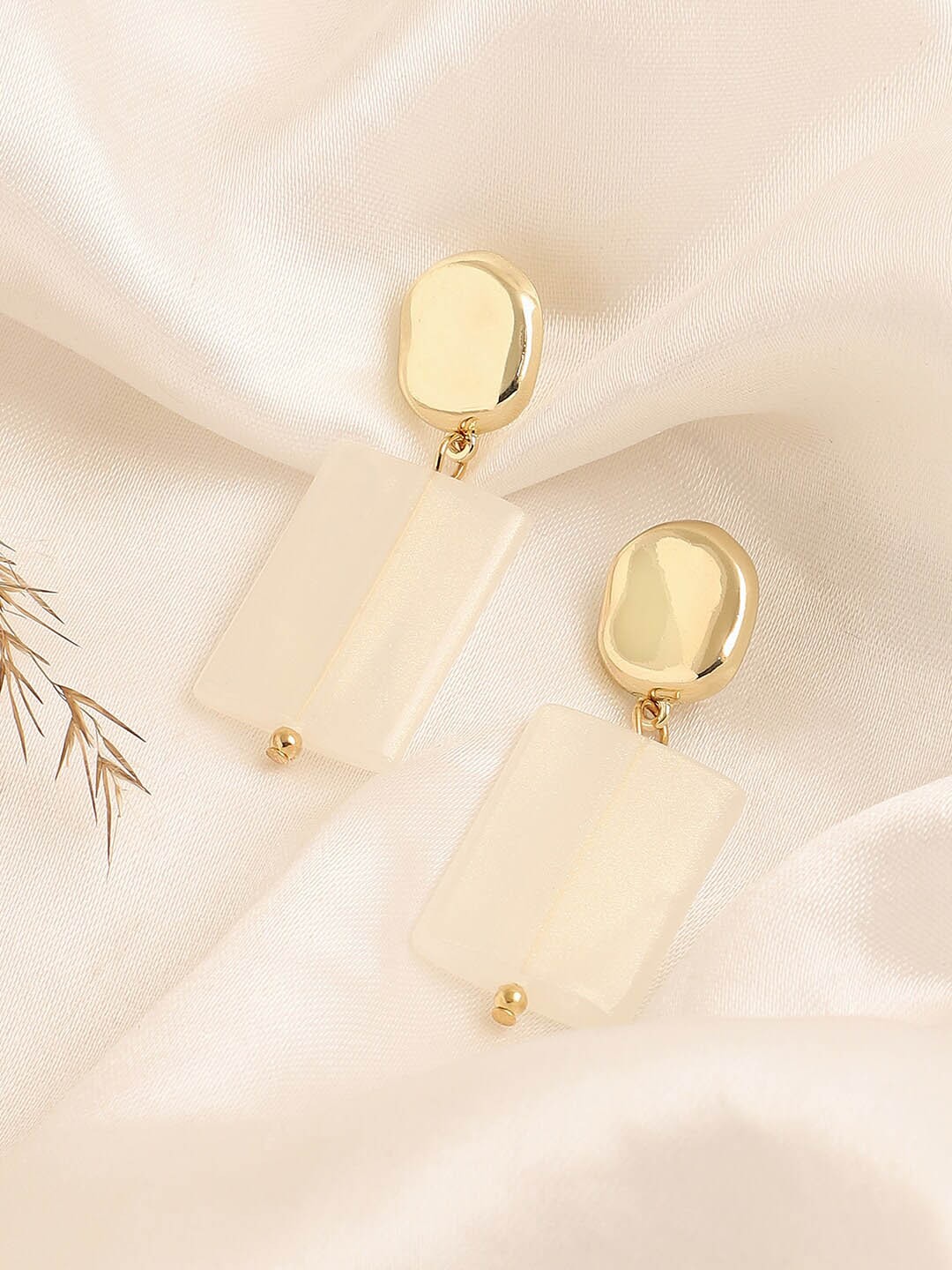 

SOHI Gold-Plated Contemporary Drop Earrings