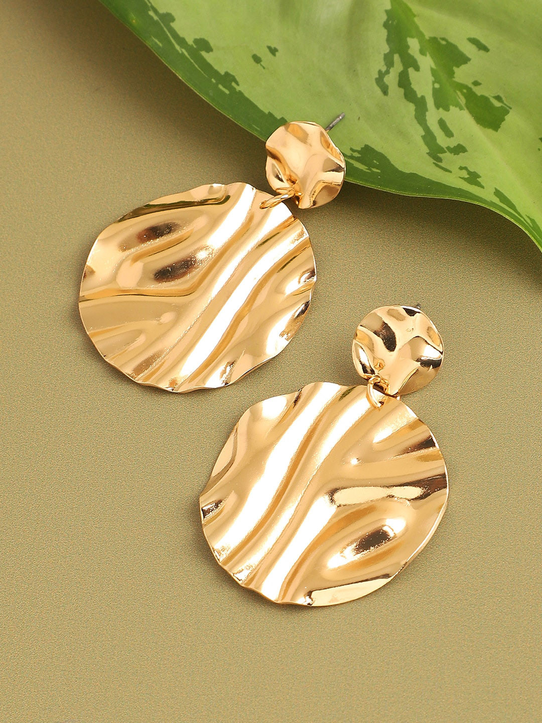 

SOHI Gold Plated Contemporary Drop Earrings