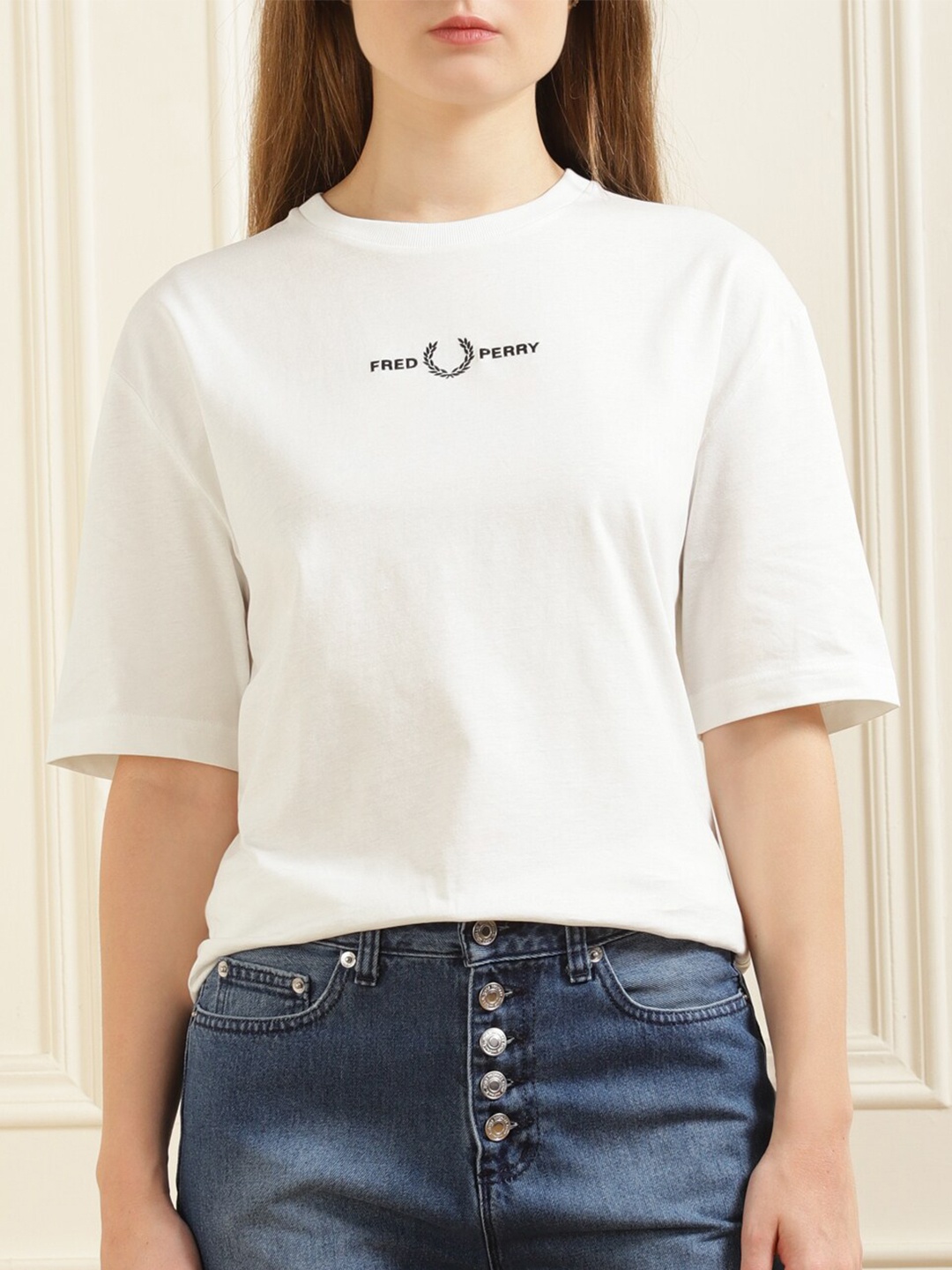 

Fred Perry Women White Cotton Sweatshirt