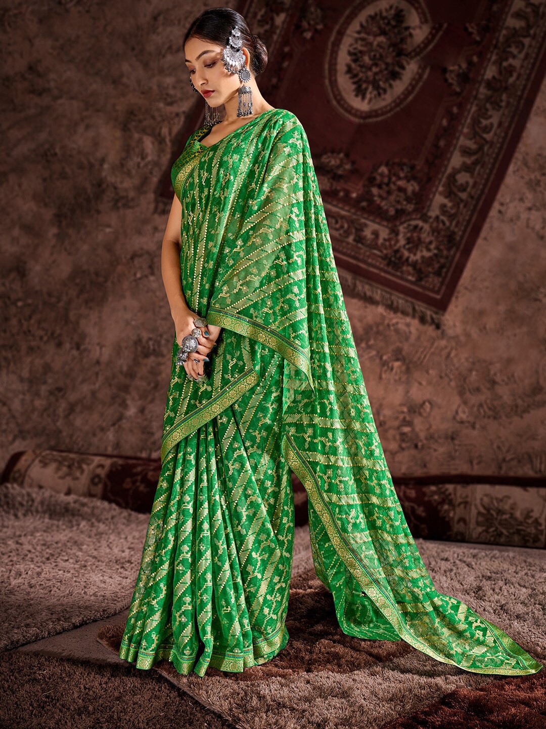 

Shaily Green & Gold-Toned Woven Design Zari Pure Chiffon Saree
