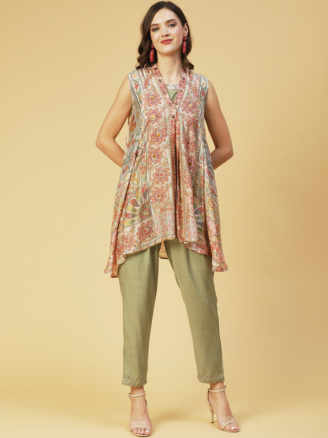 

FASHOR Women Off White Floral Printed Kurta with Trousers