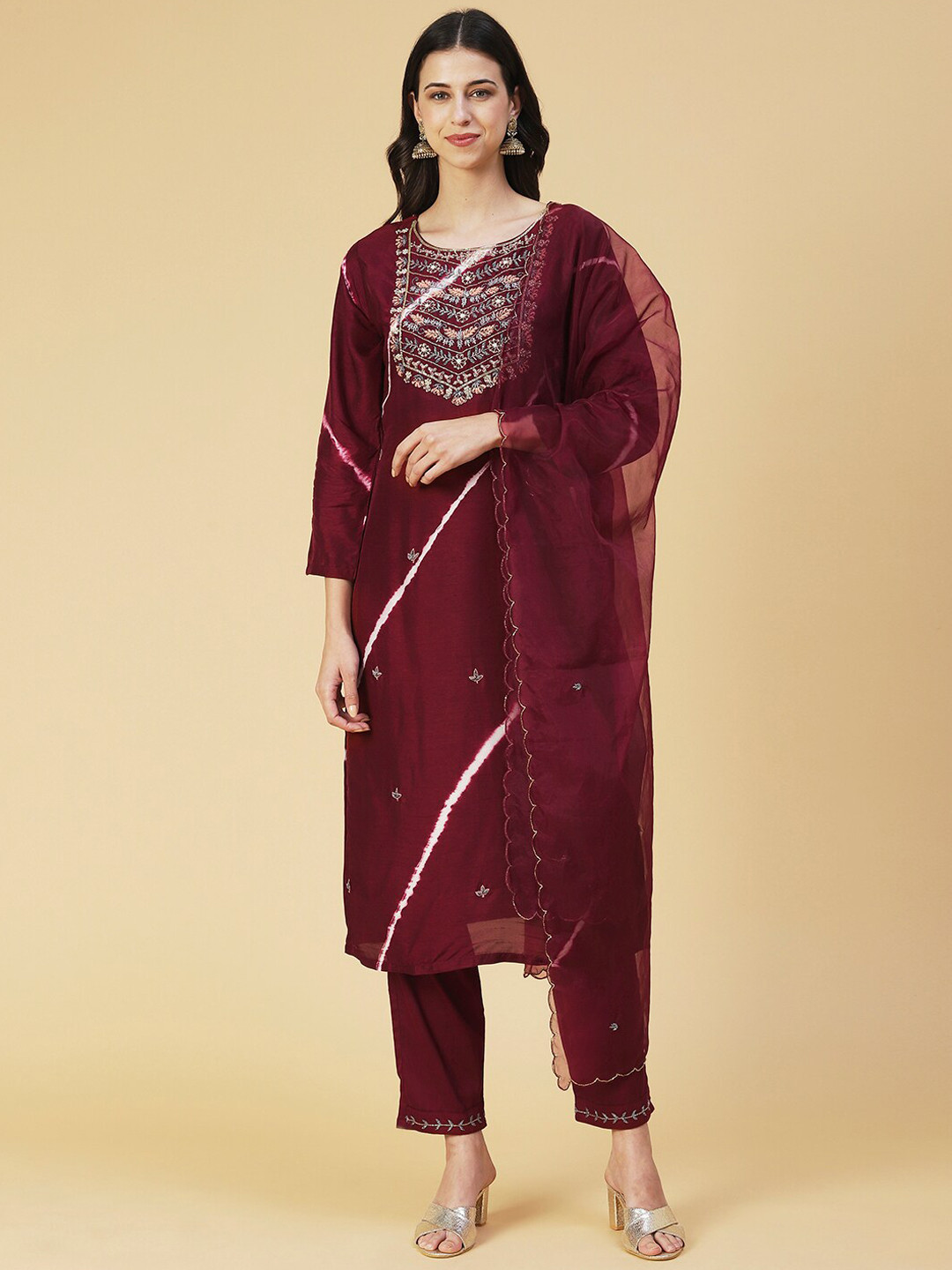 

FASHOR Leheriya Printed Beads and Stones Kurta With Trousers & With Dupatta, Maroon