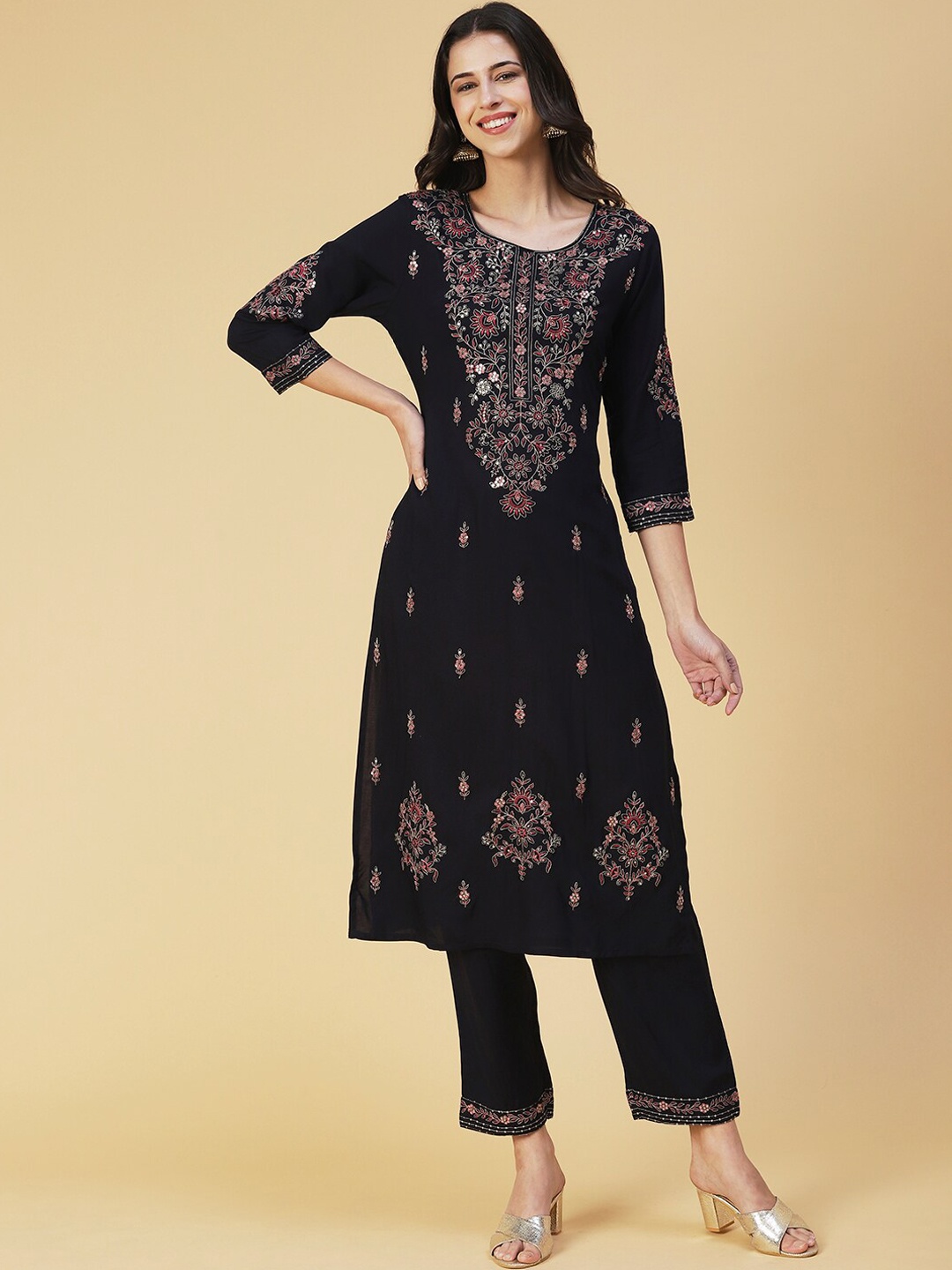 

FASHOR Women Black Floral Embroidered Thread Work Kurta with Trousers