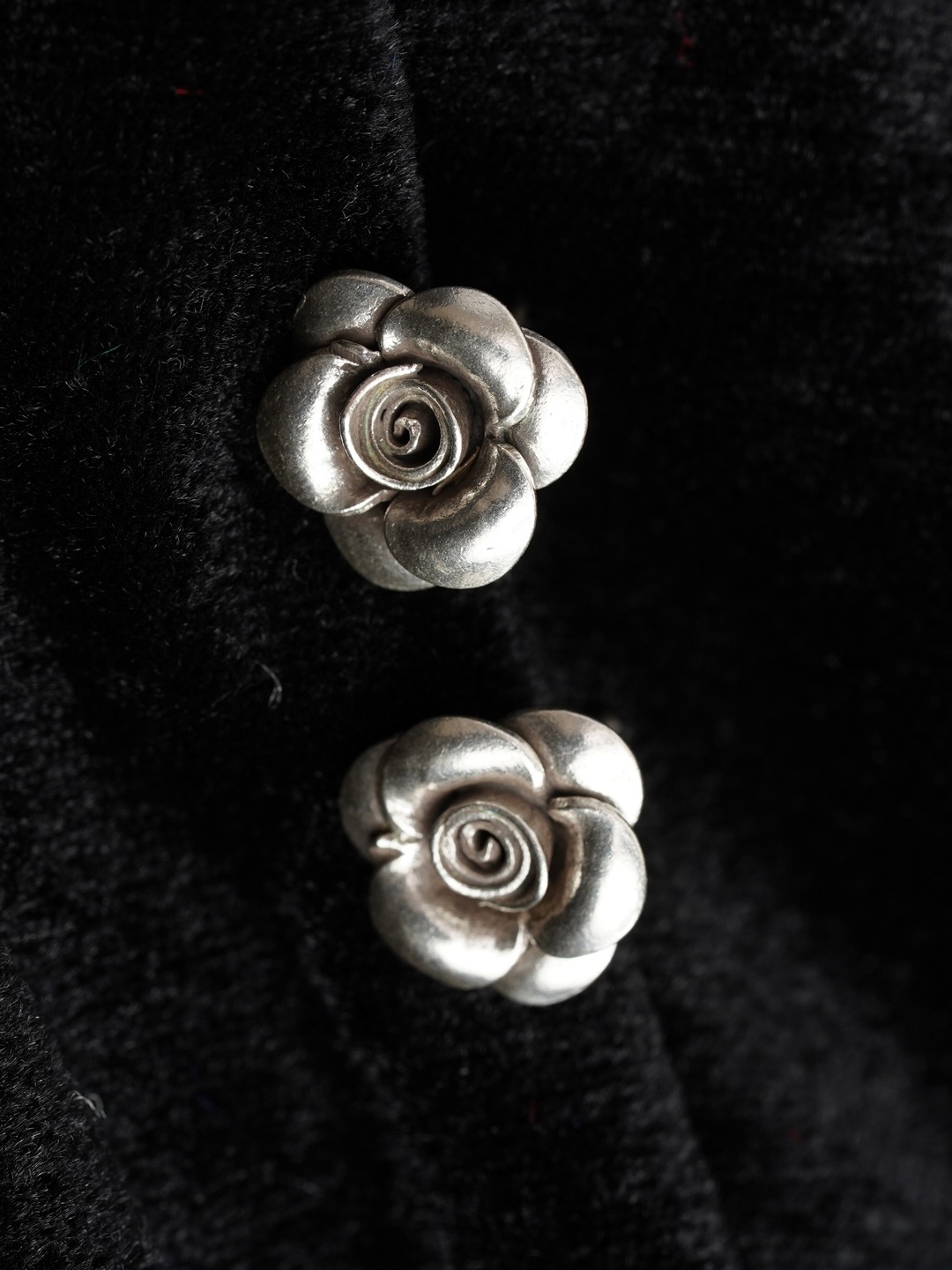 

Arte Jewels Silver Floral Studs Earrings