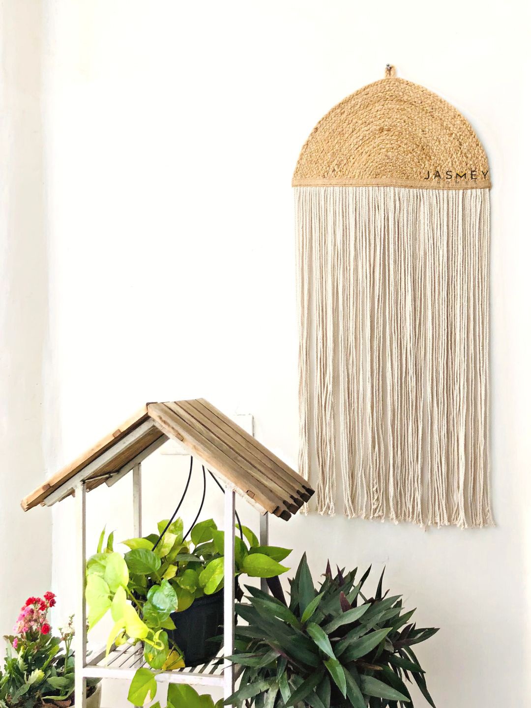 

JASMEY HOMES Boho Range White Macrame & Jute Wall Hanging