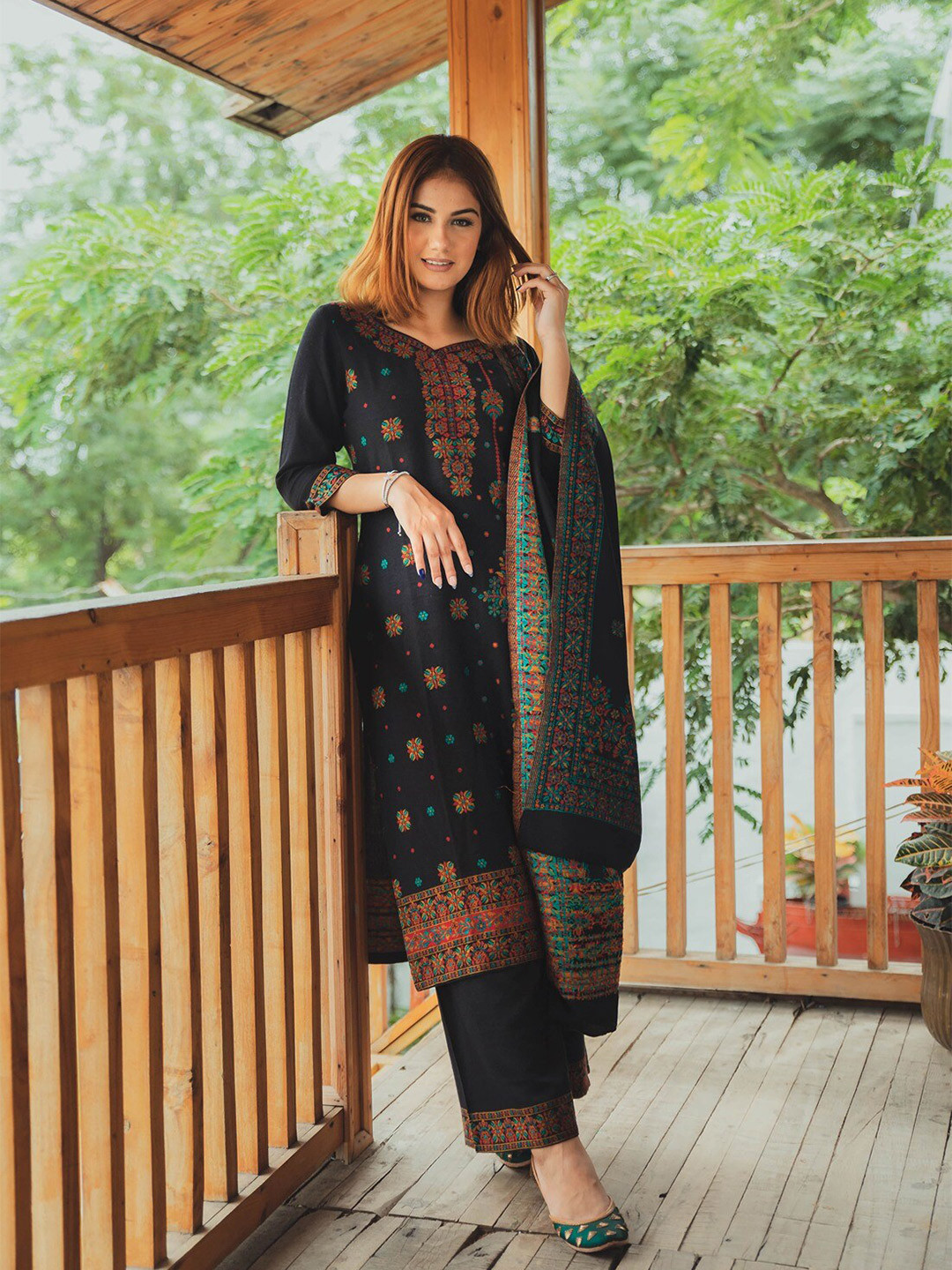 

Safaa Viscose Rayon Unstitched Dress Material, Black