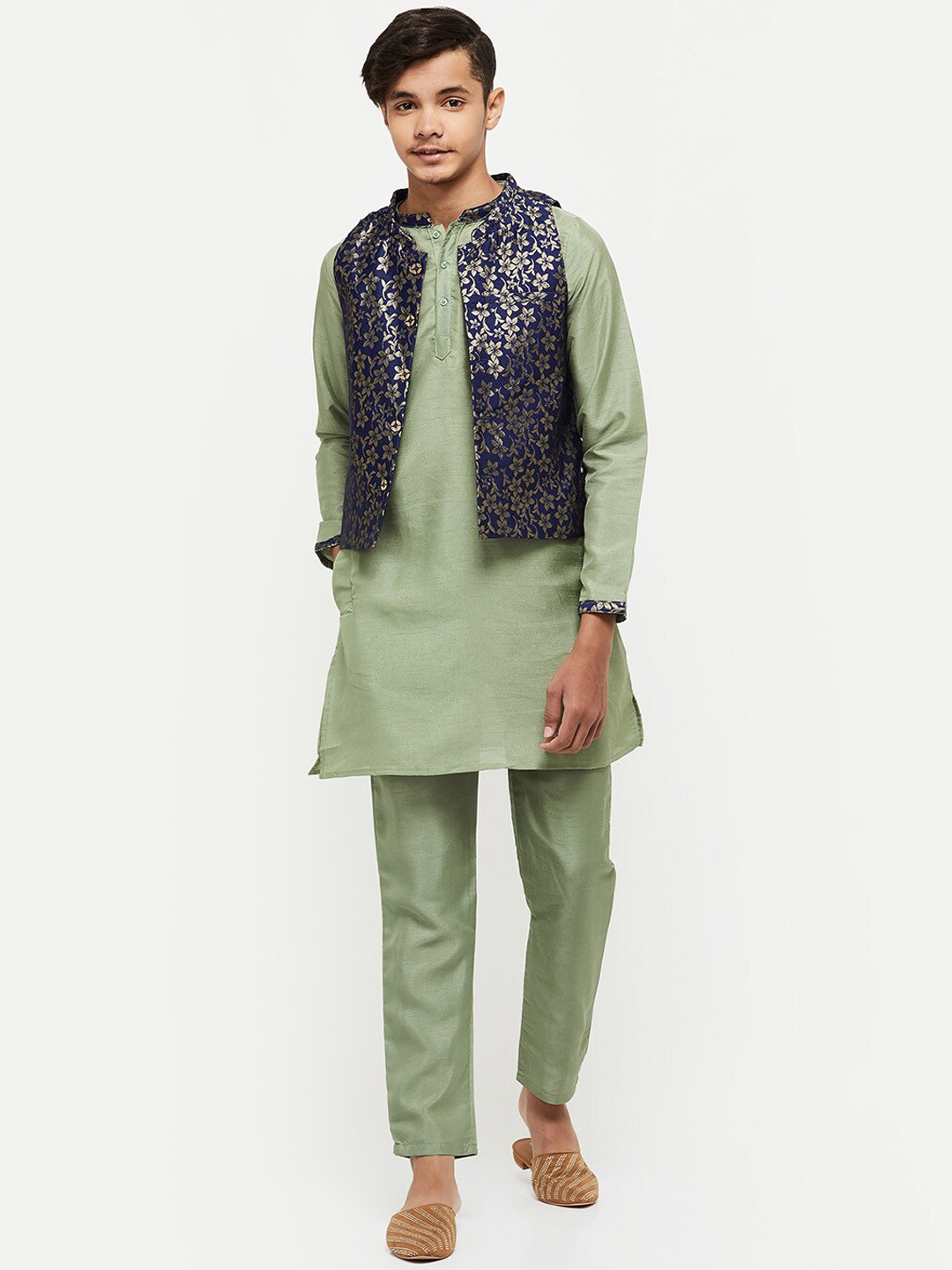 

max Kurta & Pyjamas With Nehru Jacket, Green