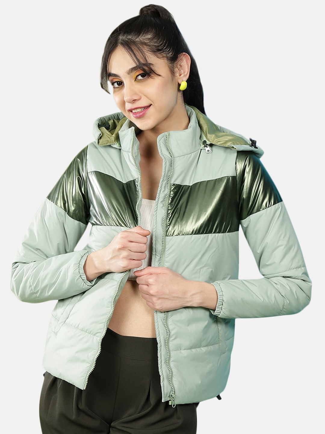 

Freehand by The Indian Garage Co Women Green Colourblocked Crop Outdoor Puffer Jacket