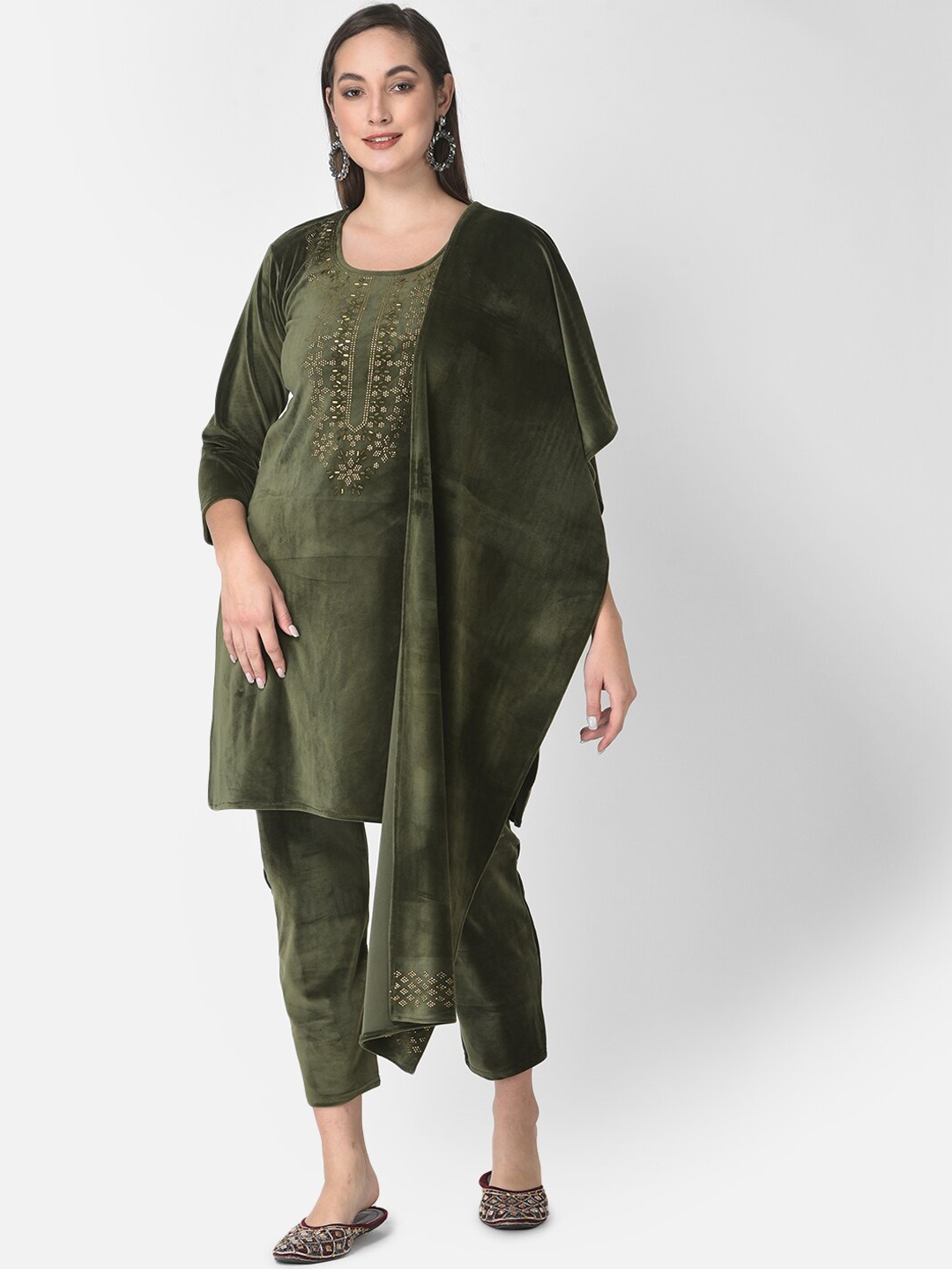 

FNOCKS Embroidered Mukaish Velvet Kurta with Trousers & Dupatta, Green