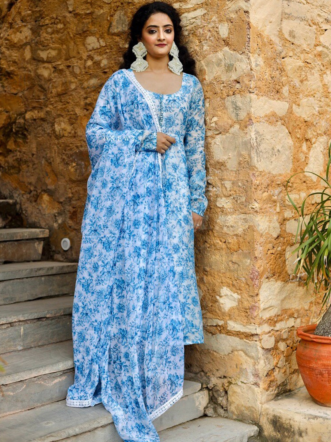 

OneWe Women Floral Printed Chanderi Silk Kurta with Churidar & Dupatta, Blue