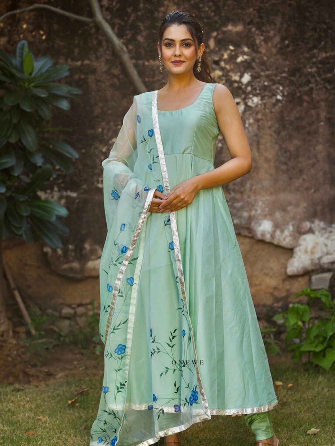 

OneWe Women Pleated Kurta with Churidar & Dupatta, Sea green