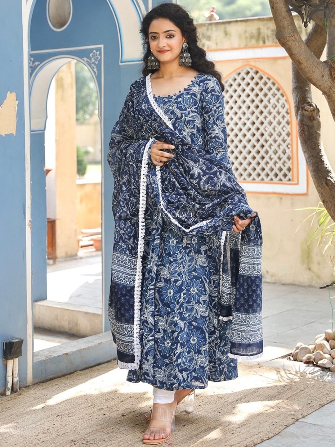 

OneWe Women Floral Printed Empire Pure Cotton Kurta with Churidar & With Dupatta, Blue