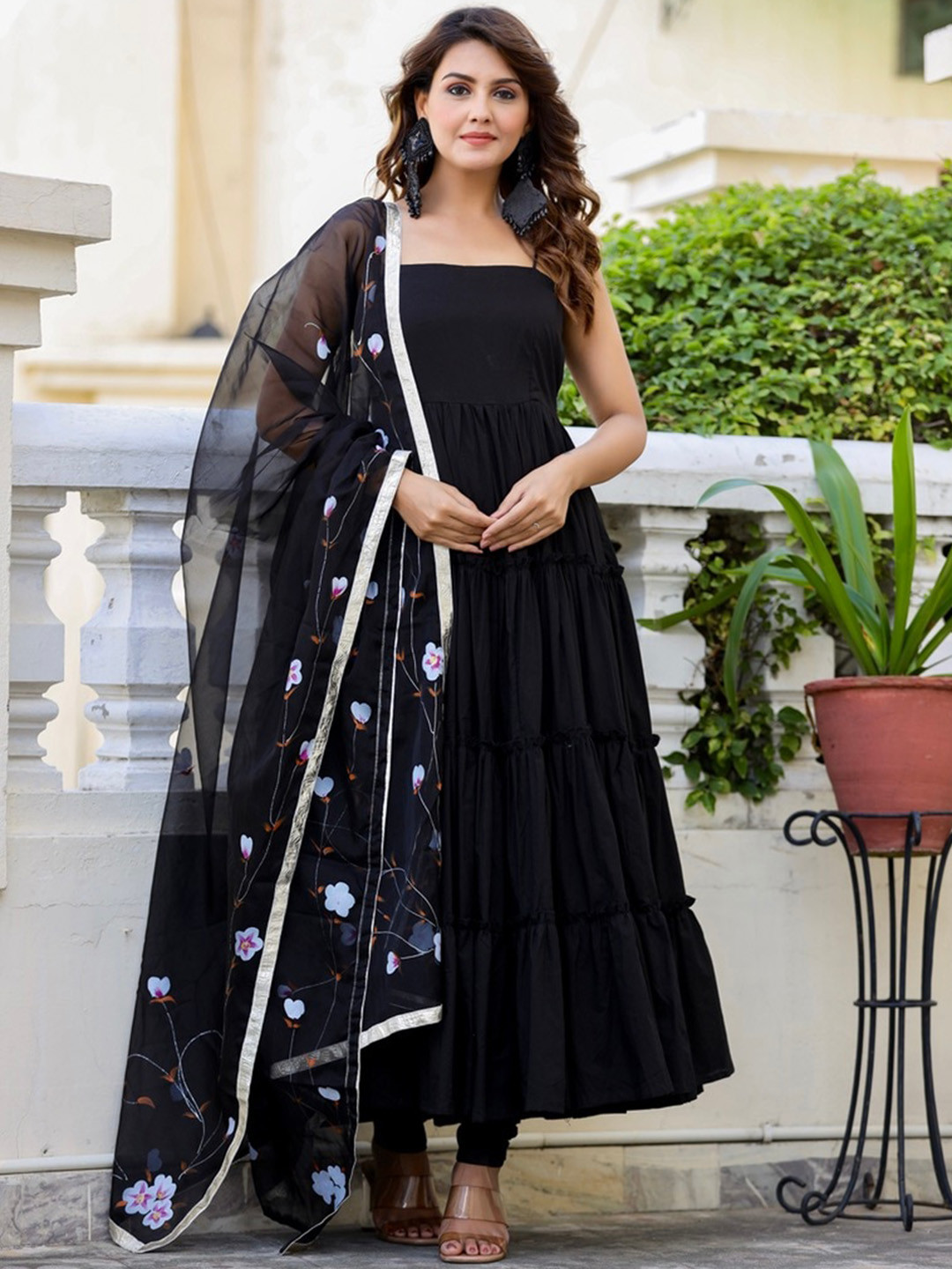 

OneWe Women Tiered Pure Cotton Kurta with Churidar & Dupatta, Black