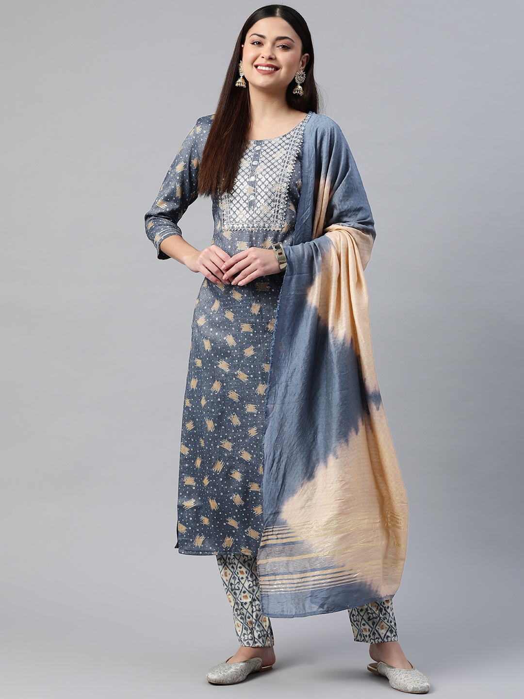 

Readiprint Fashions Women Grey Floral Printed Sequinned Kurta Set