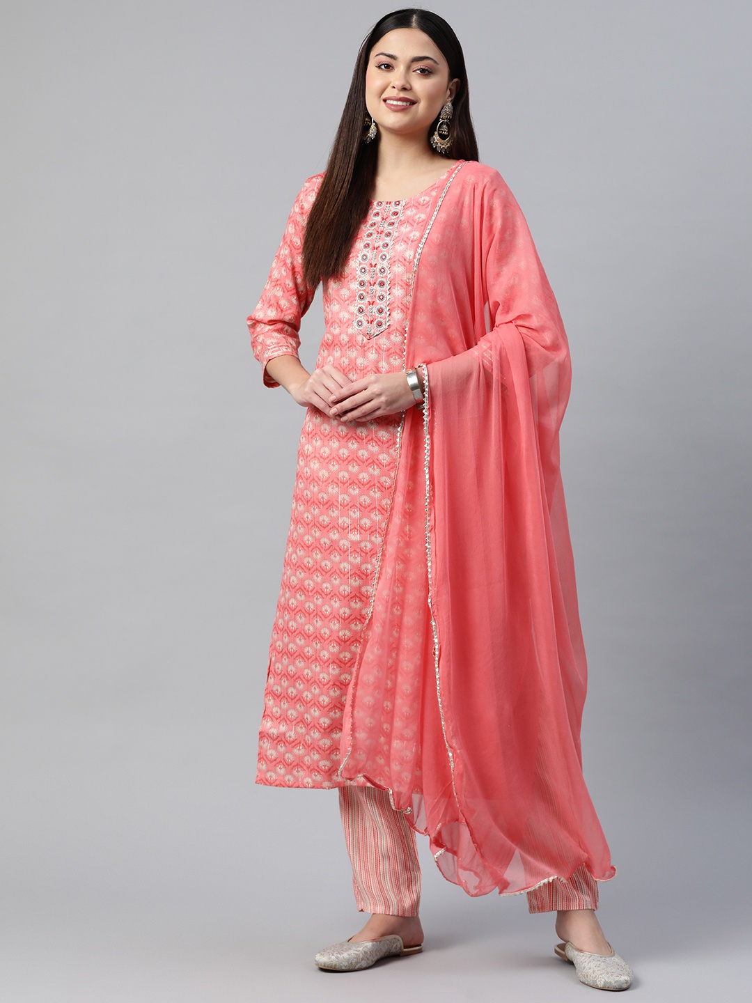 

Readiprint Fashions Women Pink Floral Printed Gotta Patti Kurta Set
