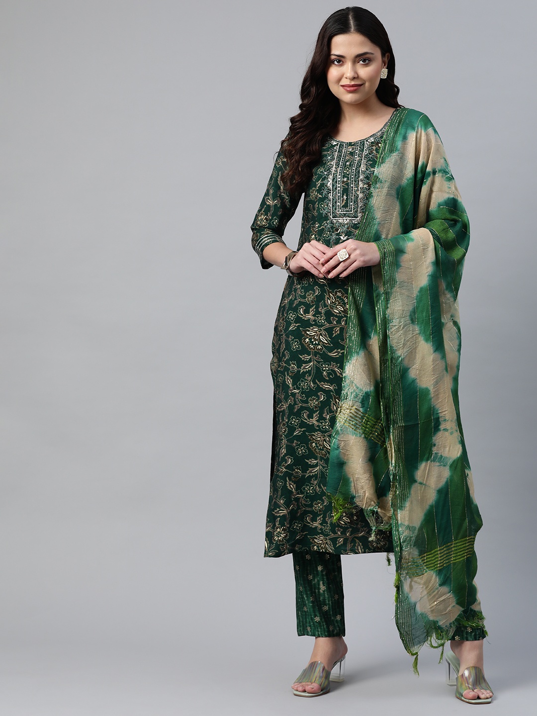 

Readiprint Fashions Women Green Floral Printed Sequinned Kurta Set