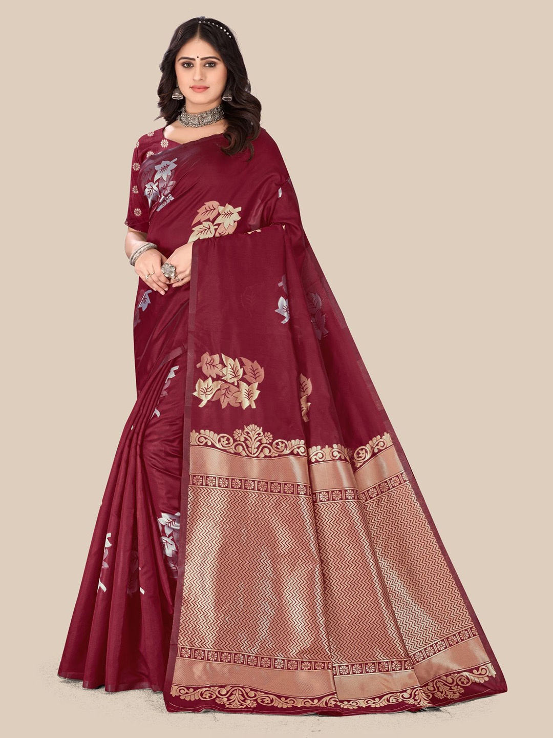 

VAIRAGEE Maroon & Gold-Toned Woven Design Saree