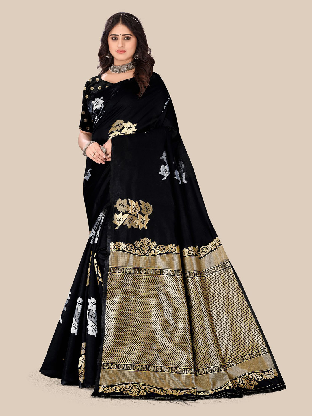 

VAIRAGEE Woven Design Zari Saree, Black