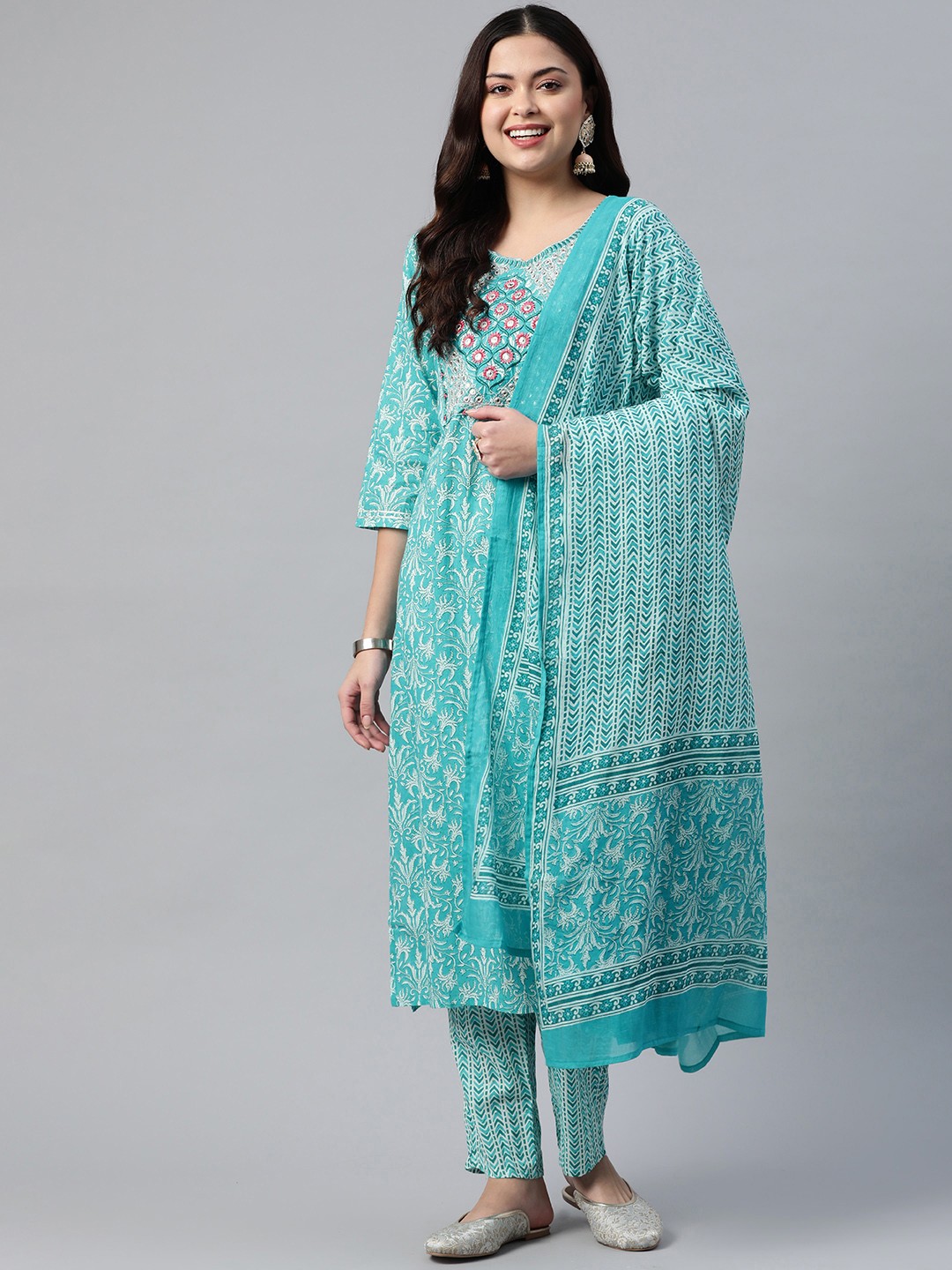 

Readiprint Fashions Women Blue Floral Printed Thread Work Pure Cotton Kurta Set